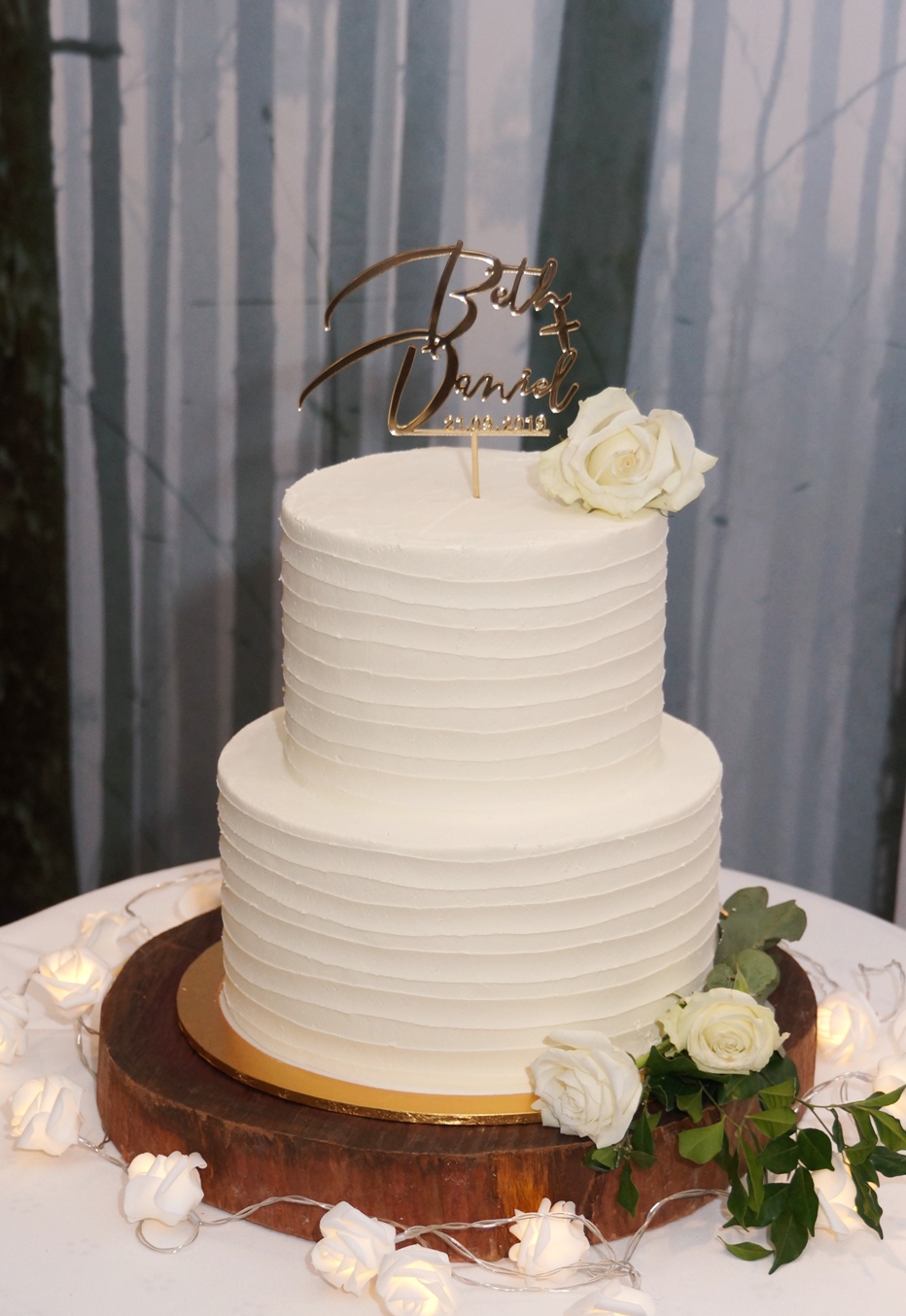 2 Tier Lined buttercream with fresh whit