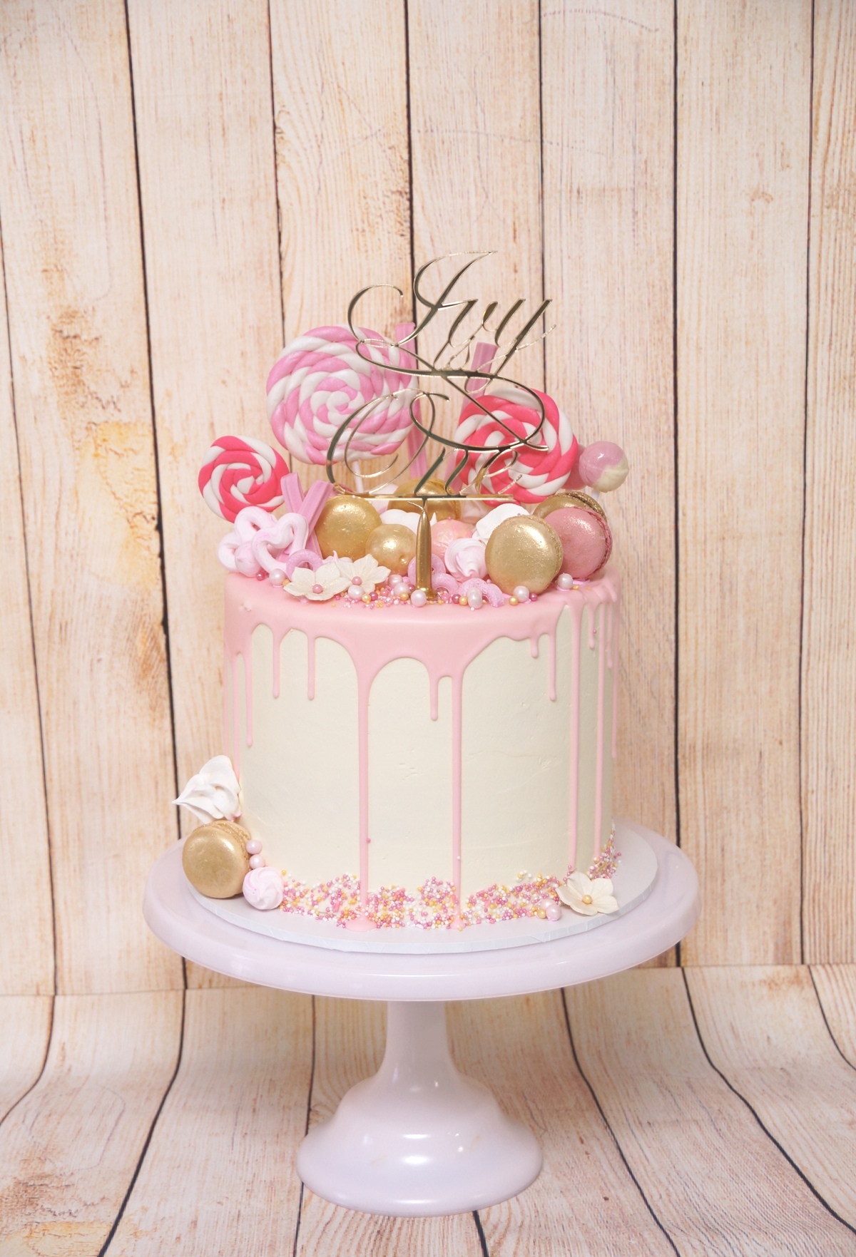 1 Tier Pink & Gold with macarons 1