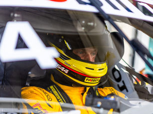 A Porsche Carrera Cup abre em Interlagos a fase decisiva de sua temporada de 2026 sem a inversão de grid nas corridas. Marçal Muller chega ao circuito paulista na liderança, com 26 pontos de vantagem sobre o segundo colocado, para disputar duas das quatro provas que ainda definem o campeonato.