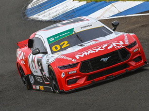 Léo Torres acelera rumo à liderança em Interlagos com apoio da Maxon oil