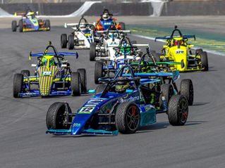 A 8ª Etapa do Campeonato Paulista de Fórmula 1600 colocou Léo Tafner diante de desafios distintos em Interlagos. Depois de superar um problema na suspensão, recuperar a competitividade do carro nº 12 e assegurar o terceiro posto da Divisão Light na classificação, o piloto da Scuderia Fachini completou a Corrida 1 entre os três melhores da divisão.