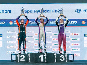 Foi em grande estilo que a Copa Hyundai HB20 abriu a temporada 2026 com a primeira corrida de um intenso calendário, realizada no entardecer deste sábado (7) em Campo Grande. Na pista de 3.533 metros do Autódromo Internacional Orlando Moura, a categoria entregou uma prova repleta de adrenalina e grandes disputas, bem ao estilo que consagrou a competição como uma das mais animadas e imprevisíveis do automobilismo brasileiro.