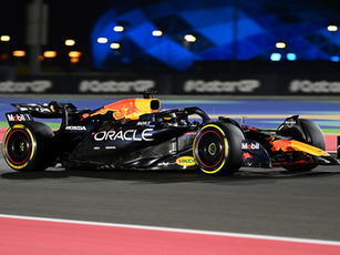 Fórmula 1 – Punição aplicada a Max Verstappen garante Pole Position a George Russell no Catar. Ferraris com P5 e P7 terão trabalho árduo no campeonato de construtores