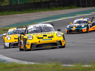 Com um recorde de 78 competidores acelerando os carros de competição mais produzidos no planeta, a Porsche Cup C6 Bank promoveu seus treinos livres em Interlagos com a competitividade peculiar ao maior evento monomarca e monogestão da América Latina. Na Carrera Cup nada menos que 14 dos 37 competidores ficaram separados por menos de 1s.
