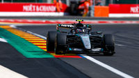Kimi Antonelli encerrou a preparação para o Grande Prêmio da Bélgica no topo das duas últimas sessões de treino livre em Spa-Francorchamps. Líder do campeonato com 25 pontos de vantagem, o piloto da Mercedes comandou o TL2 e o TL3 depois de Max Verstappen registrar o melhor tempo na abertura das atividades, consolidando-se entre os principais nomes antes da classificação.