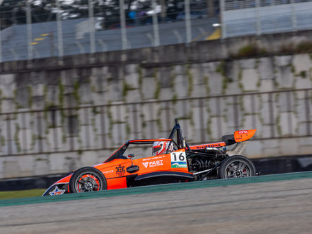 Entre os dias 10, 11 e 12 de julho, quando será disputada a 7ª etapa da Fórmula 1600, dentro da programação do Campeonato Paulista de Automobilismo. Conhecido por seu traçado extremamente rápido e técnico, o circuito paranaense promete um fim de semana de grandes emoções para pilotos e equipes.     Entre os destaques da etapa está o estreante Brayan Carbajal, piloto de Manaus (AM), que viverá mais um importante capítulo em sua curta, mas promissora trajetória no automobilismo. Será a primeira vez que o amazonense acelerará no desafiador circuito de Cascavel. 
