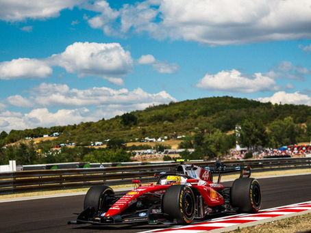 A Ferrari ocupou as duas primeiras posições do segundo treino livre para o Grande Prêmio da Hungria e encerrou a sexta-feira como referência no Hungaroring. Lewis Hamilton marcou 1min18s729, superou Charles Leclerc por mais de um décimo e ficou à frente de Lando Norris, enquanto Max Verstappen terminou na quarta colocação.