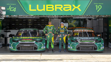 O forte e promissor início de temporada do Time Lubrax TMG, patrocinado pela Vibra, será testado mais uma vez, agora no Autódromo de Interlagos, que receberá neste fim de semana a terceira etapa da temporada 2026 da Stock Car.