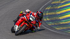 Kevin Fontainha comandou a tabela combinada dos treinos livres da GP1000 by Motul nesta quinta-feira (20), no Autódromo de Interlagos, em São Paulo (SP). O representante da Honda Racing marcou 1min36s942 e superou Theo Manna, da Ipiranga Lubrificantes, por somente 0s013. Gui Brito, da Honda Repsol CB Racing, ficou em terceiro, a 0s016 do melhor tempo