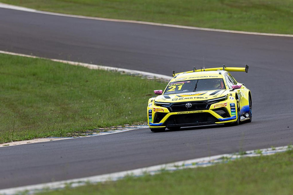 A volta de 1min01s387 colocou Thiago Camilo à frente na sexta-feira (16), abertura das atividades da décima etapa da temporada 2026 da Bradesco Stock Pro Series. O piloto da Mercado Livre Racing Team alcançou a marca com seu Toyota Corolla Cross no segundo treino livre, nos três minutos finais da sessão, no
Autódromo Internacional Zilmar Beux, em Cascavel (PR).
