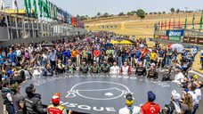 A proximidade do Dia Nacional de Combate ao Abuso e à Exploração Sexual de Crianças e Adolescentes, lembrado em 18 de maio, marca uma ofensiva estratégica da Vibra para enfrentar um dos gargalos sociais mais críticos do Brasil. Utilizando sua capilaridade logística e presença em grandes eventos esportivos, a plataforma multienergia converte espaços de alta exposição em plataformas de denúncia e conscientização. A estratégia foca na mobilização coletiva, levando o debate para onde o problema é estatisticamente mais latente: as margens das rodovias federais e os grandes fluxos de público.