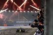 Max Verstappen venceu neste domingo (11) o GP de Singapura pela primeira vez, após liderar toda a corrida. O piloto da Red Bull alcançou sua 73ª vitória em Grandes Prêmios na 250ª largada e completou um fim de semana com duas poles e dois triunfos, contando a Sprint de sábado. Charles Leclerc terminou em segundo, a 7s3, e Kimi Antonelli foi terceiro, ampliando sua vantagem no campeonato.