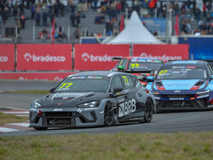 Após terminar a etapa de Córdoba em alta, o piloto Raphael Reis volta a disputar corridas pelo TCR South America. O brasiliense se mantém na Argentina, desta vez correndo no Autódromo de Concordia, na província de Entre Ríos. É a primeira vez que o circuito faz parte do calendário da categoria.Pilotando seu Cupra Leon VZ #77 da W2 Pro GP patrocinado pelo Banco BRB, Reis venceu a segunda corrida do final de semana no autódromo de Óscar Cabalén, há duas semanasatrás. O brasiliense fez grande corrida, largando da sexta posição e conquistando a vitória.