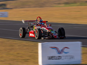 Marcel Fachini conquista tricampeonato antecipado na Fórmula 1600 em etapa interrompida por chuva no Velocitta