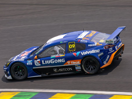 Arthur Gama vence de ponta a ponta em Interlagos e fica a um dia do título da Stock Series