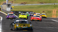 Marcos Regadas teve um fim de semana cerebral para subir no campeonato profissional da Porsche Cup. O titular do Porsche # 17 fechou as duas corridas entre os dez melhores, depois de uma jornada abreviada nos treinos livres.