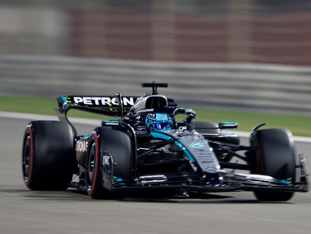 Mercedes penalizada após erro no Q2: Russell larga em P3, Antonelli em P5