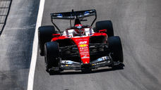 A Fórmula 1 retoma suas atividades neste fim de semana com o Grande Prêmio da Bélgica, décima etapa da temporada 2026. A Scuderia desembarca em Spa-Francorchamps após conquistar sua 250ª vitória na categoria com Charles Leclerc em Silverstone e terá pela frente um dos desafios mais tradicionais e complexos do calendário, em uma pista de 7,004 quilômetros marcada por altas velocidades, mudanças de elevação e condições climáticas frequentemente instáveis.