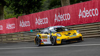 No primeiro dia de pilotagem na histórica pista de Le Mans, Marçal Muller colocou a Equipe Farben, marca oficial de tinta automotiva da Porsche Cup, na primeira posição do fechamento das atividades de hoje, no segundo treino livre