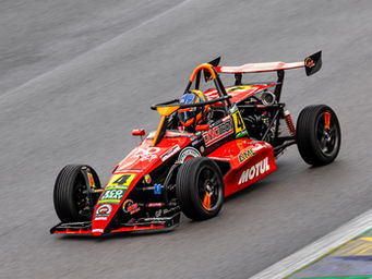 Marcel Fachini garante pole position em sexta-feira de pista molhada na abertura da Fórmula 1600 em Interlagos