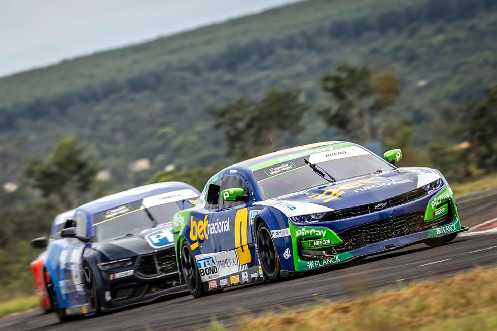 NASCAR Brasil: toque no final da corrida impede pódio de Cacá Bueno