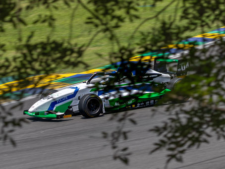 A vice-liderança da divisão PRO confere a Henrique Krüger o status de protagonista para a segunda etapa da Fórmula Delta 2026, que movimenta o Autódromo de Interlagos neste fim de semana. Aos comandos do carro #4, o capixaba entra na pista paulista ostentando 27 pontos na sua classe e a quinta posição na tabela Geral (16 pontos), credenciais construídas após duas provas consistentes na rodada de abertura.