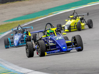 JUKA Motors inicia temporada 2026 com presença no pódio em todas as divisões na abertura da Fórmula 1600