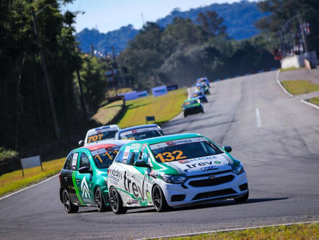 A terceira etapa do Campeonato Marcas Brasil Racing acontece entre os dias 8 e 10 de maio, na cidade gaúcha de Guaporé. Com uma agenda repleta de atividades na pista, a categoria chega para mais um fim de semana de grandes disputas na temporada, reunindo pilotos e equipes em busca de bons resultados.