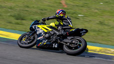 João Carneiro comandará o grid da Daytona 660 Cup no GP Interlagos by Diálogo. O representante da Cajuru Racing foi o mais rápido da Superpole desta sexta-feira (21), ao registrar 1min44s132, e conquistou a pole position para a quinta etapa da temporada.