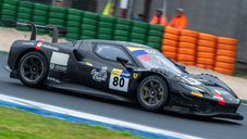 Pipo Massa voltou ao pódio em uma competição internacional ao terminar em segundo lugar na GT3AM do Campeonato Italiano de Gran Turismo, em Misano. Em sua primeira corrida com uma Ferrari, o brasileiro dividiu a condução da 296 GT3 da Rosso Corsa Racing com Angelo Fontana e Niccolò Schirò. O trio encerrou a prova de endurance em 16º no geral entre os 53 carros do grid.