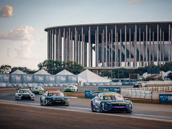 Felipe Fraga vence corrida sprint marcada por desclassificações em massa e amplia vantagem na briga pelo bicampeonato da Stock Car