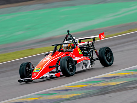 Lucas Monteiro estreia na Divisão Super com ritmo forte e garante primeira fila na abertura da Fórmula 1600 em Interlagos