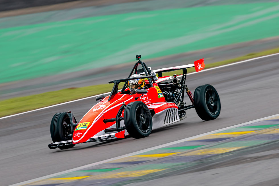 Lucas Monteiro estreia na Divisão Super com ritmo forte e garante primeira fila na abertura da Fórmula 1600 em Interlagos