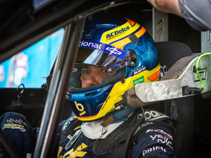 A Team RC e o piloto Cacá Bueno oficializaram a manutenção da parceria para a disputa da NASCAR Brasil Series em 2026. O competidor, que encerrou o ciclo anterior com o vice-campeonato da Special Edition e a quarta colocação no Troféu Overall, estende seu vínculo com a estrutura com a qual já obteve conquistas na Stock Car e no Endurance. A renovação ocorre em um momento de transição técnica da categoria, que introduzirá o modelo RiSE26 no grid deste ano.