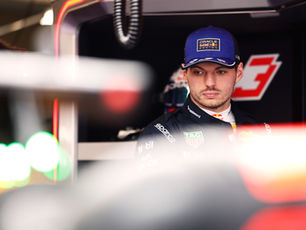 Max Verstappen afirmou que a Red Bull tentará alterar o carro antes da classificação para o Grande Prêmio do Canadá após enfrentar dificuldades no Sprint, encerrado com o holandês 15,935s atrás de George Russell. Isack Hadjar também relatou problemas, depois de perder potência quando ocupava a P8 e retornar aos boxes durante a prova.