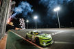 Um segundo lugar na abertura e uma vitória na sequência deram a Arthur Gama o resultado mais importante da Night Challenge da NASCAR Brasil. Neste sábado (1º), em Cuiabá (MT), o piloto da Cavaleiro Sports liderou a classificação combinada da quinta etapa de 2026 após 48 voltas e 1h11min32s450 de prova.