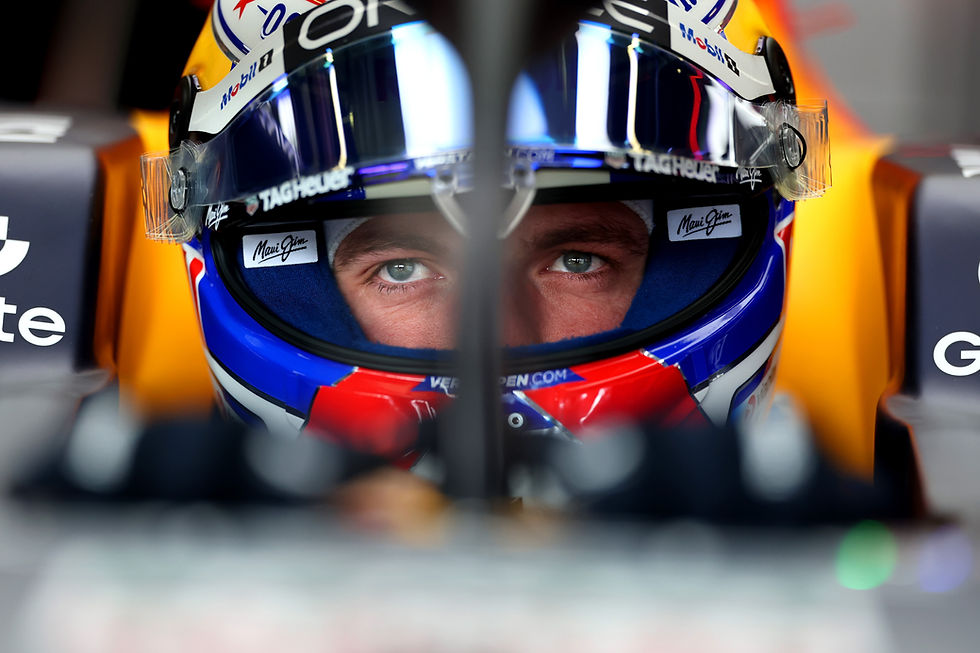 Verstappen supera caos e leva a pole em Baku com seis bandeiras vermelhas