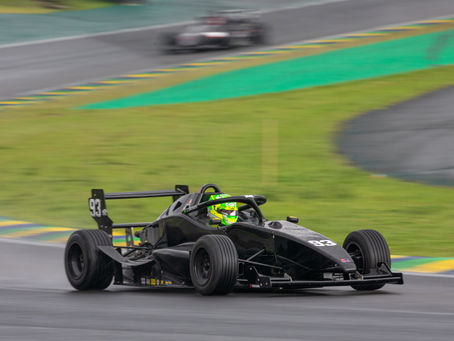 Fórmula Delta: João Simonsen tem vitória espetacular na corrida 2 em Interlagos, e leva dois troféus