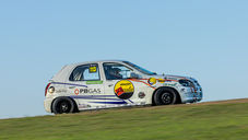 A resiliência técnica foi o diferencial de João Guimarães na segunda etapa da STR Sitdrive Touring Race. No Autódromo de Interlagos, o paraibano transformou um cenário de incertezas em uma exibição de eficiência. Após problemas nos parafusos de roda o manterem nos boxes durante quase toda a sexta-feira, Guimarães registrou apenas uma volta no fim do treino oficial.