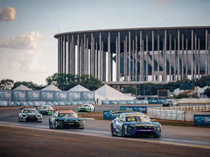 A Bradesco Stock Pro Series terá sua primeira corrida endurance entre 25 e 27 de setembro, no Autódromo Internacional Nelson Piquet, em Brasília (DF). A prova de duas horas mais uma volta será disputada com troca de pilotos e reunirá titulares e convidados, entre eles Nelson Piquet Jr., que retornará ao grid depois da crise que afastou a Scuderia Bandeiras da categoria.