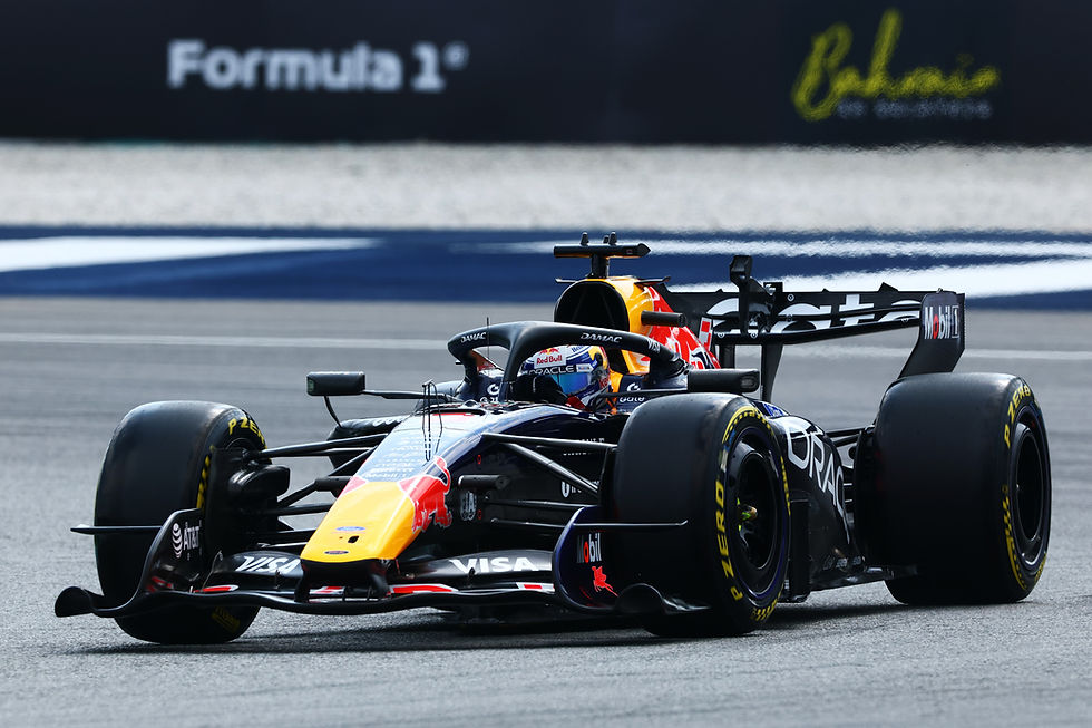 Max Verstappen terminou a sexta-feira como o mais rápido dos treinos livres para o GP do Bahrein, em Sepang, na Malásia. O piloto da Red Bull marcou 1min37s520 no TL1 e manteve a melhor volta do dia mesmo após a segunda sessão, liderada por Charles Leclerc. O representante da Ferrari registrou 1min37s528 no TL2, à frente de Isack Hadjar e Lando Norris.