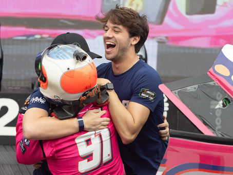 Rubens Barrichello é campeão da NASCAR Brasil 2025 e garante lugar no Hall da Fama da categoria