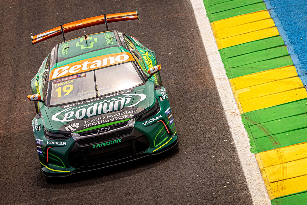 Felipe Massa encerrou o sábado da quarta etapa da Stock Car 2026, em Goiânia, ocupando a quarta posição do campeonato após terminar a corrida sprint em quarto lugar. O piloto do carro #19 do Time Lubrax TMG havia registrado o melhor tempo dos treinos livres de sexta-feira com 1min22s514 e voltou a aparecer entre os primeiros colocados no decorrer do fim de semana.
