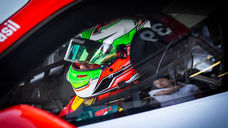 Matheus Comparatto encerrou a primeira corrida da Porsche Cup em Le Mans na oitava colocação depois de largar em 12º com o Porsche #118. Após enfrentar dificuldades na sessão classificatória, o piloto Shell avançou quatro posições ao longo das 11 voltas da prova de 45 minutos e garantiu um lugar na quarta fila para a bateria decisiva, marcada para sábado, às 5h25 de Brasília.
