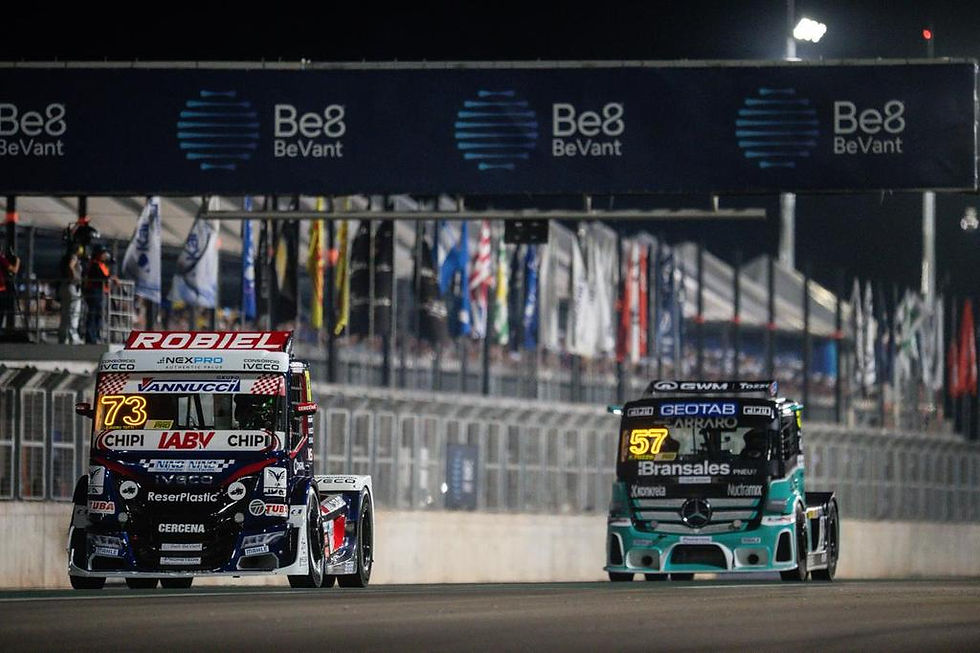 Leandro Totti deixou Cuiabá com a vitória na Corrida 1, o segundo lugar na prova complementar e 40 pontos somados, resultado que ampliou para 31 pontos sua vantagem na liderança da Copa Truck Be8 BeVant. Danilo Dirani completou a noite de sábado (1º) com seu primeiro triunfo na temporada, em uma etapa marcada pelo domínio da Iveco no novo Autódromo Internacional de Mato Grosso.