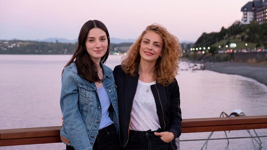 María Valverde y Dolores Fonzi, protagonistas de la versión cinematográfica de "Distancia de rescate". Revista Leemos. 
