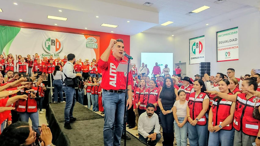 Alejandro Moreno toma protesta a mil 380 “Defensores de Chihuahua” rumbo a 2027