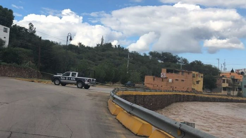 habilitan carril de desfogue vehicular del vado Independencia a alfareña en la Vialidad del rio