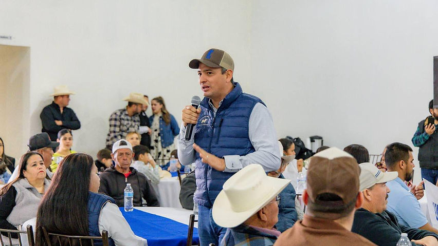 Reciben liderazgos de Satevó a Marco Bonilla para trabajar en unidad