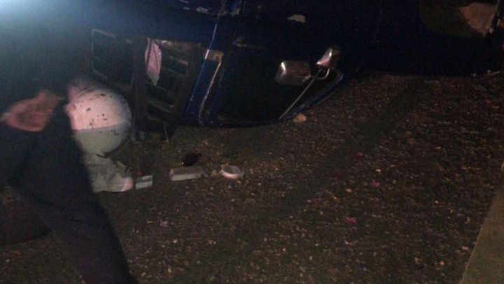 vuelcan vehiculo cerca del fovissste y se dan a la huida